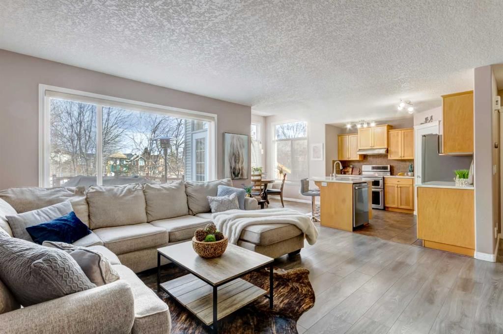 226 Cougarstone Gardens SW, Calgary — photo 5 of 48