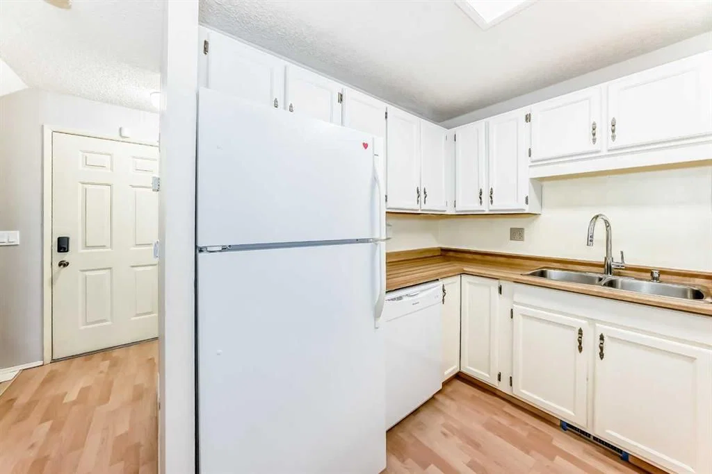 29, 28 Berwick Crescent NW, Calgary — photo 4 of 27