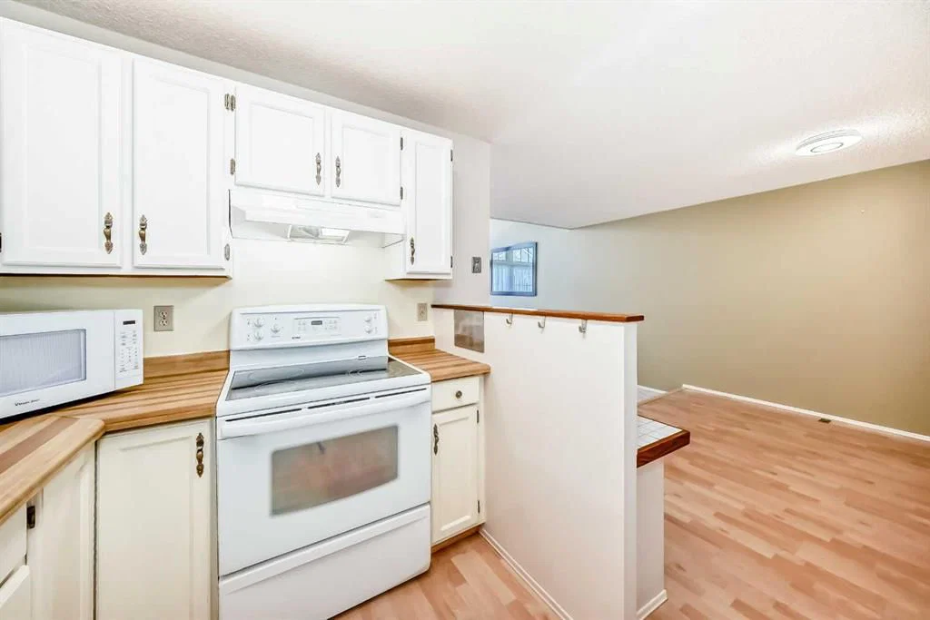 29, 28 Berwick Crescent NW, Calgary — photo 5 of 27
