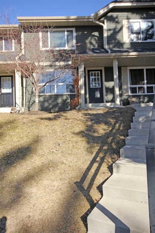 641 Queensland Place SE, Calgary — photo 2 of 42