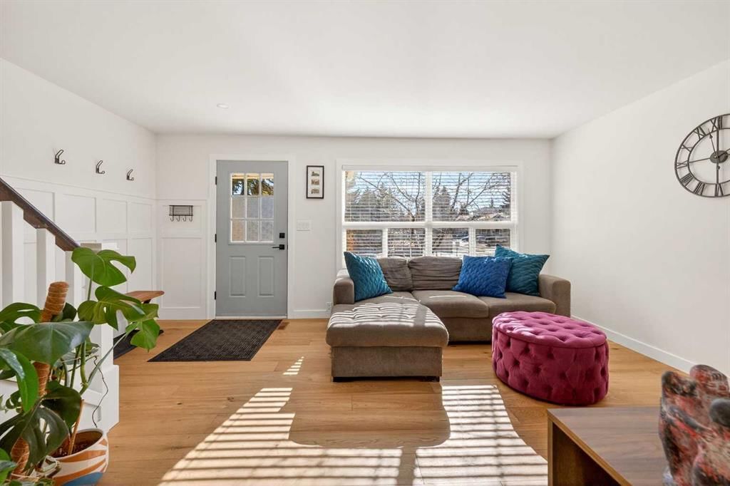 641 Queensland Place SE, Calgary — photo 5 of 42