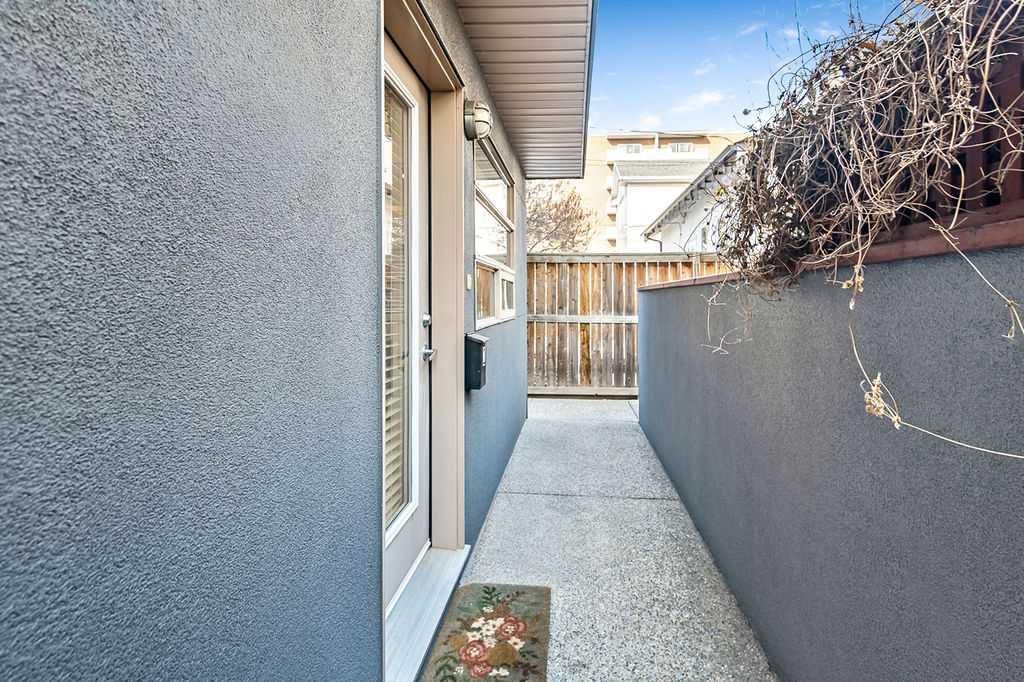 2, 1927 26A Street SW, Calgary — photo 3 of 40