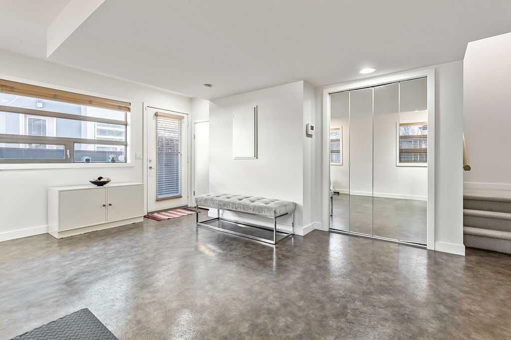 2, 1927 26A Street SW, Calgary — photo 4 of 40