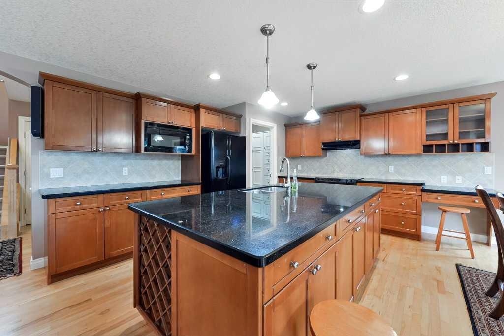 6 Royal Birkdale Court NW, Calgary — photo 4 of 40