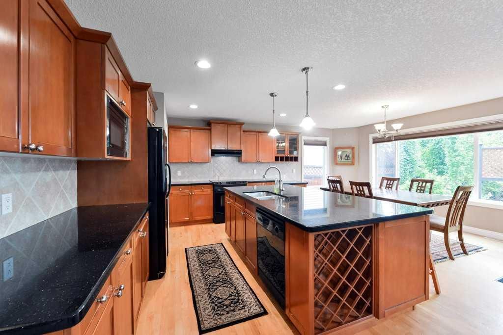 6 Royal Birkdale Court NW, Calgary — photo 5 of 40