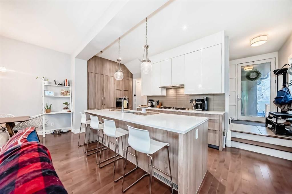 2, 1709 36 Avenue SW, Calgary — photo 4 of 48