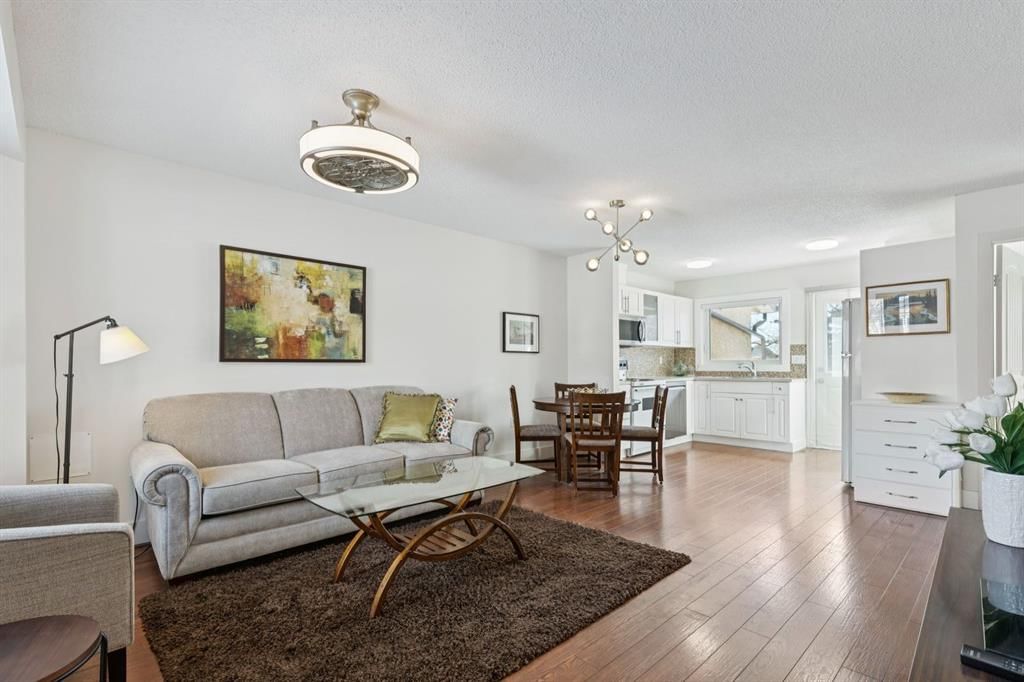 2667 Dovely Court SE, Calgary — photo 3 of 30