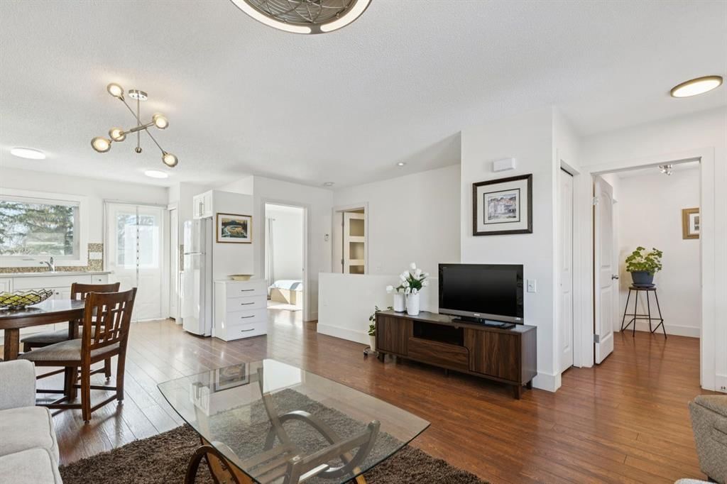 2667 Dovely Court SE, Calgary — photo 4 of 30