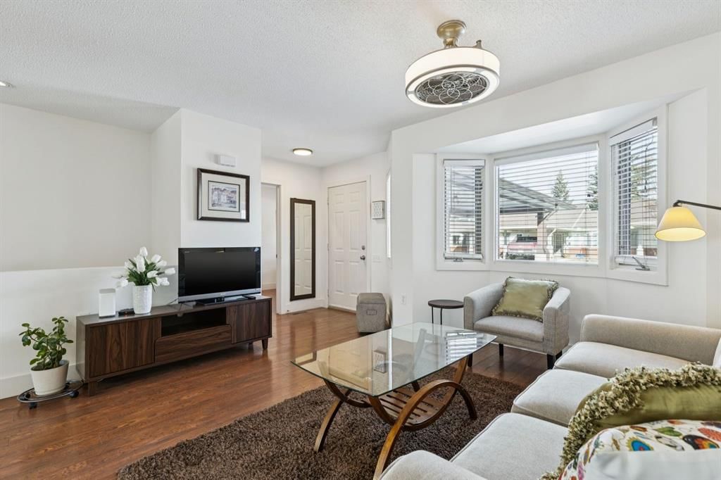 2667 Dovely Court SE, Calgary — photo 5 of 30