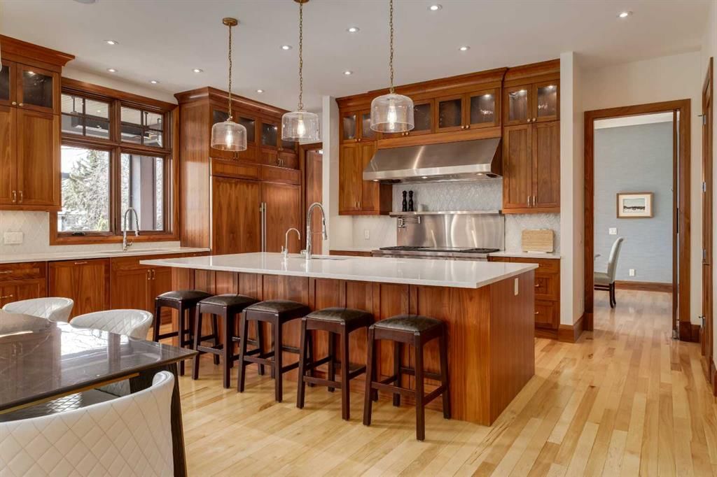 623 Madison Avenue SW, Calgary — photo 3 of 49