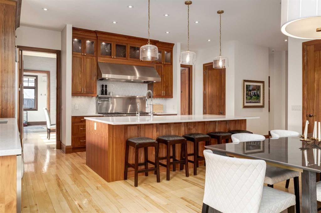 623 Madison Avenue SW, Calgary — photo 5 of 49