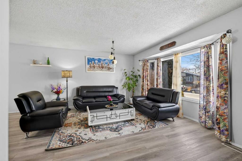 195 Fallswater Road NE, Calgary — photo 3 of 39