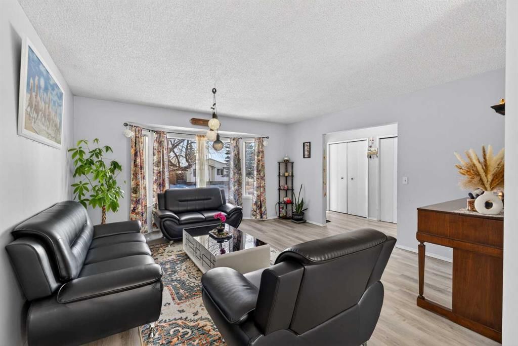 195 Fallswater Road NE, Calgary — photo 4 of 39