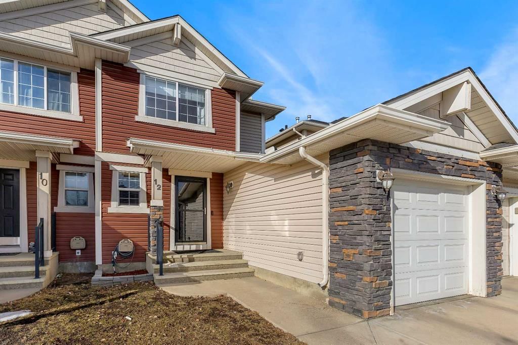 12 Cranberry Green SE, Calgary — photo 3 of 44