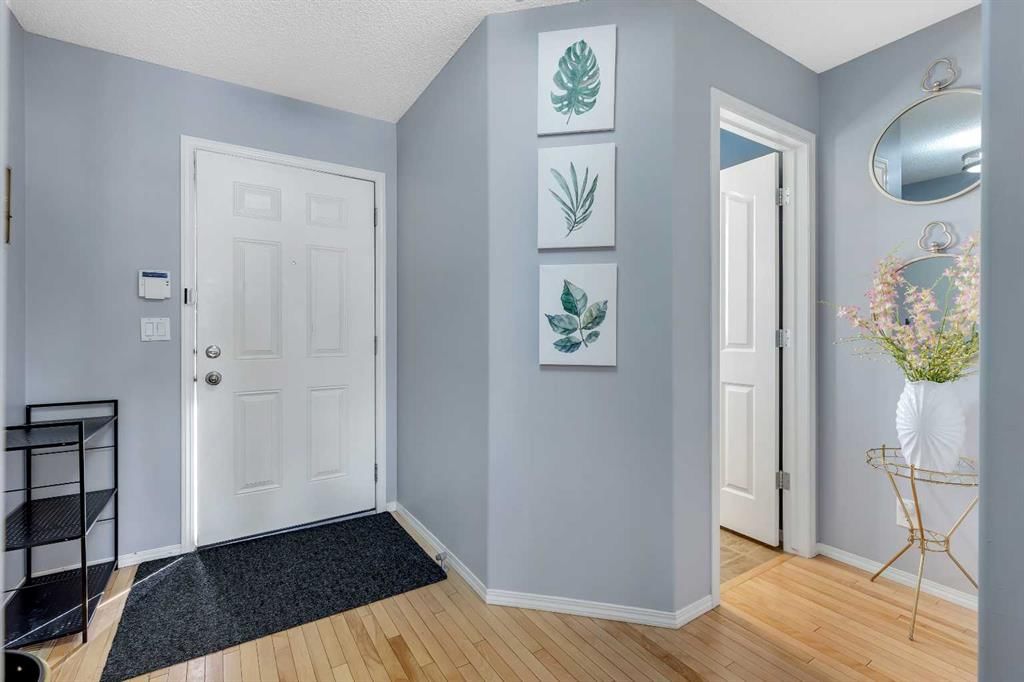 12 Cranberry Green SE, Calgary — photo 4 of 44