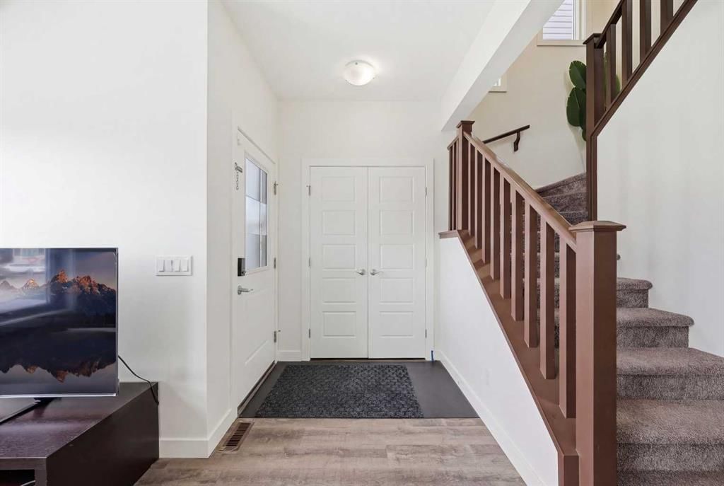 15 Corner Meadows Common NE, Calgary — photo 4 of 50