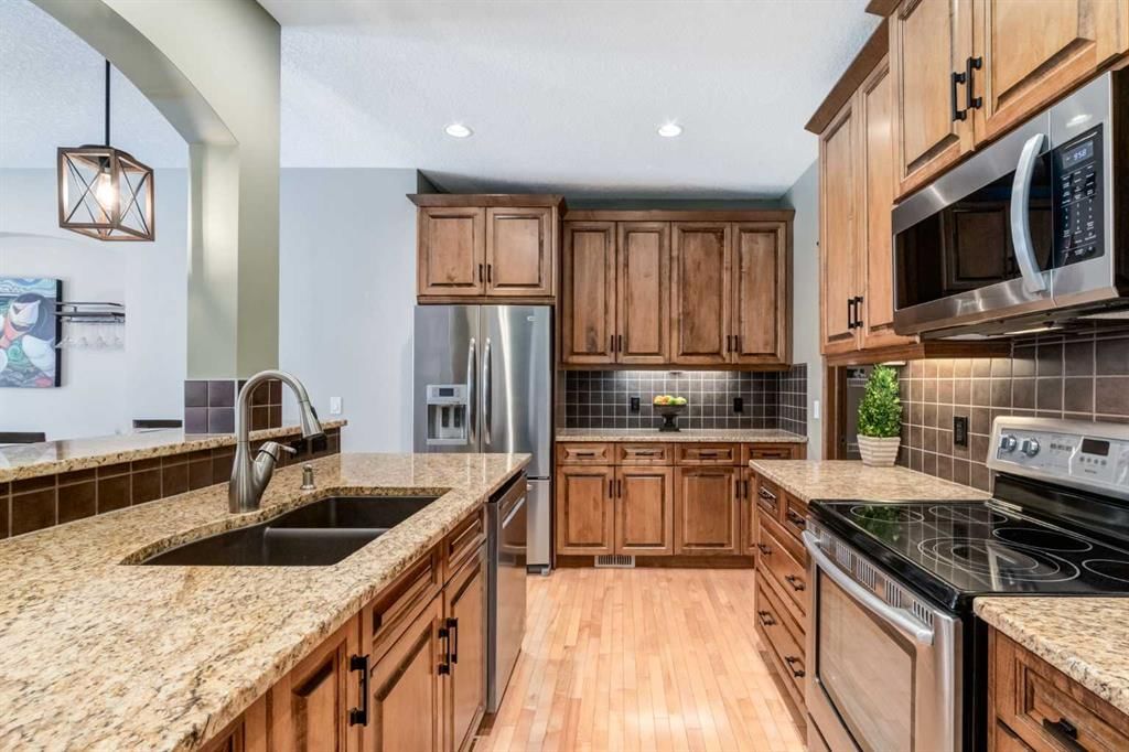 477 Mahogany Court SE, Calgary — photo 4 of 50