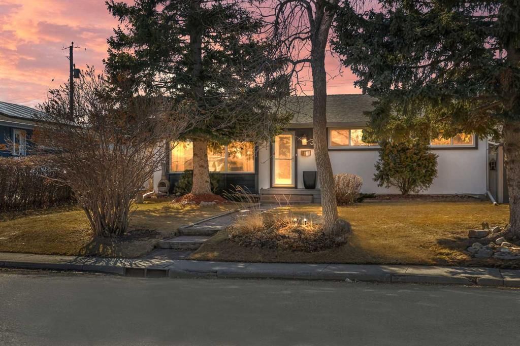 379 Westwood Drive SW, Calgary — photo 2 of 48