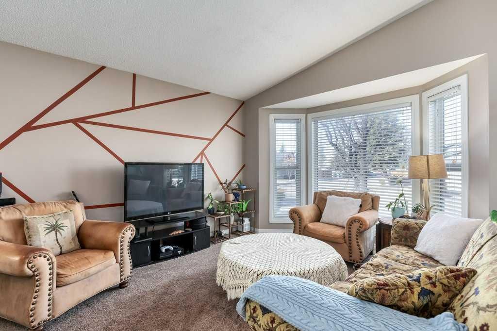 117 Shawfield Way SW, Calgary — photo 3 of 27