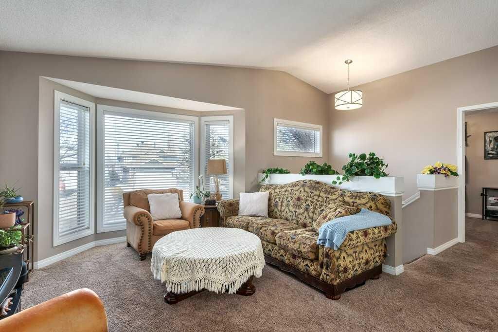 117 Shawfield Way SW, Calgary — photo 4 of 27