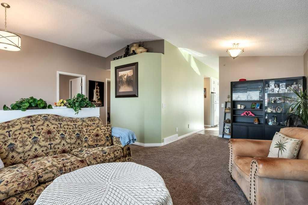 117 Shawfield Way SW, Calgary — photo 5 of 27