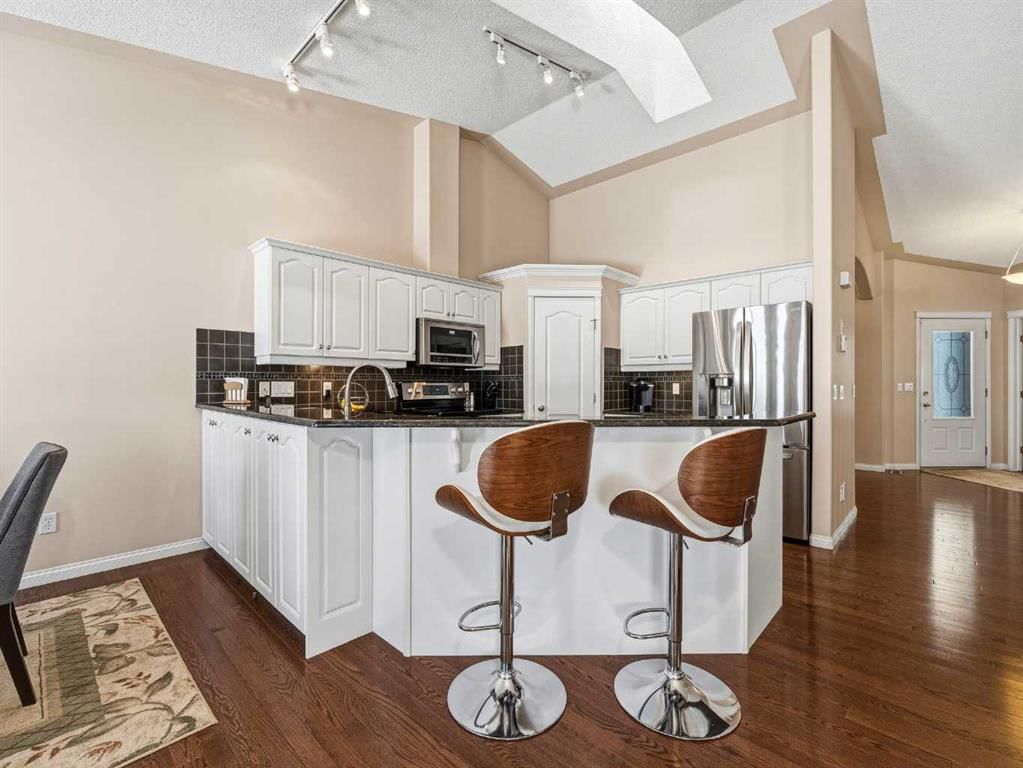 84 Sierra Morena Landing SW, Calgary — photo 3 of 43