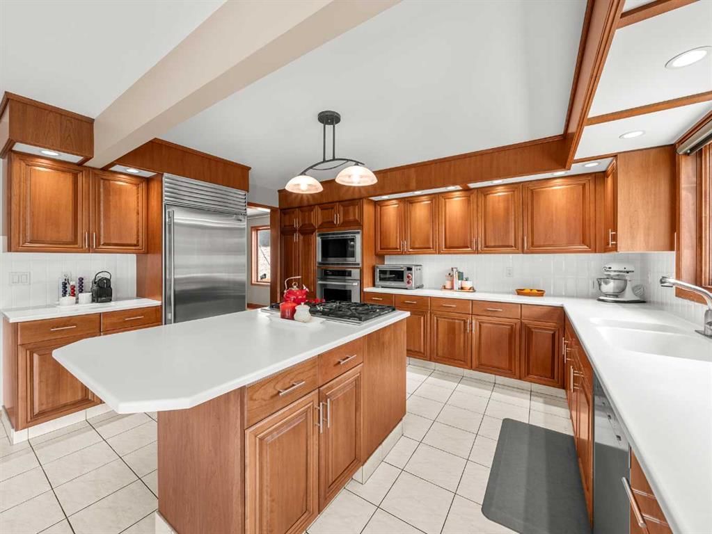 146 Edgeview Road NW, Calgary — photo 3 of 41