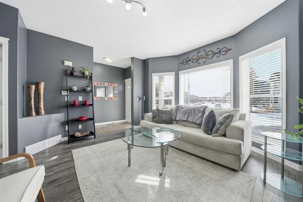 74 Cranberry Close SE, Calgary — photo 5 of 34
