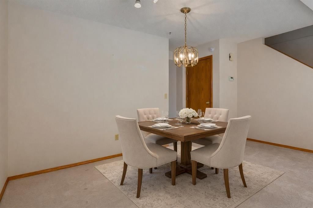 128 Cedarwood Park SW, Calgary — photo 4 of 31
