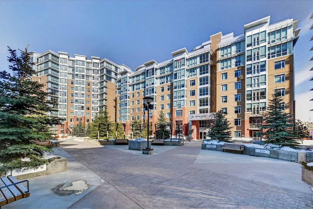 402, 16 Varsity Estates Circle NW, Calgary — main listing photo