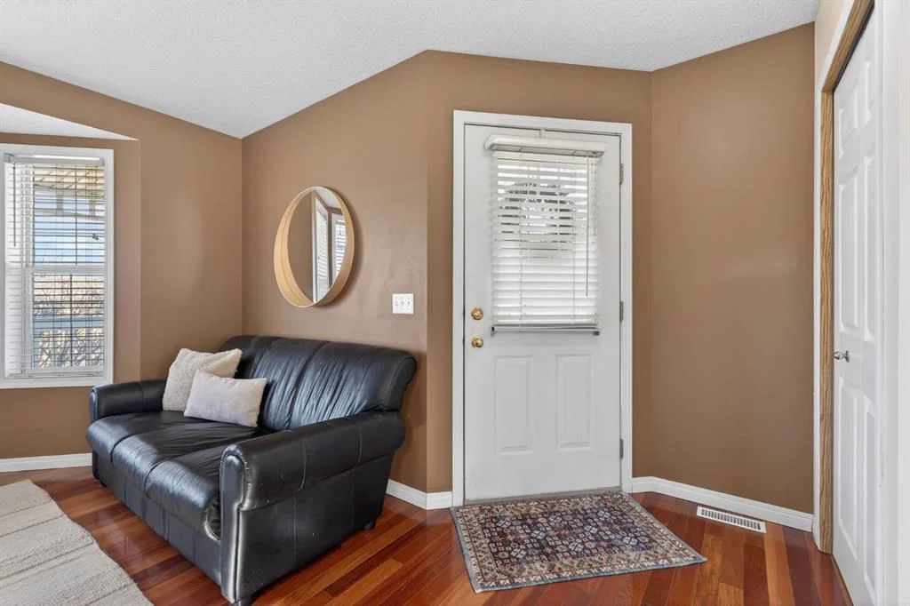 168 Hidden Hills Road NW, Calgary — photo 5 of 28