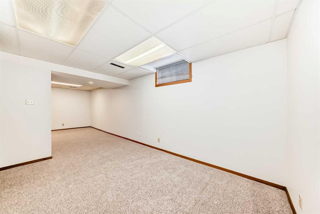 8423 Addison Drive SE, Calgary — photo 4 of 33