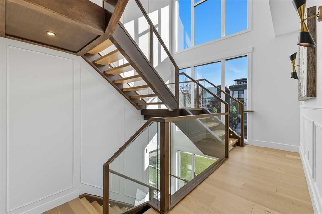 2122 29 Avenue SW, Calgary — photo 4 of 50