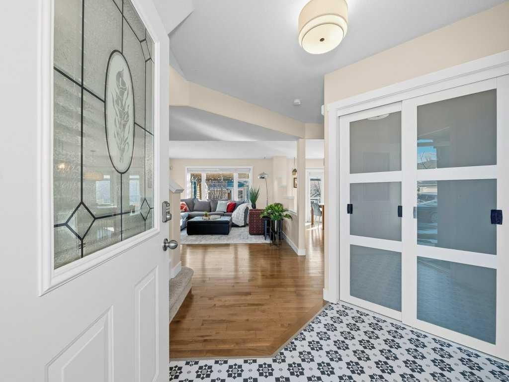 17 Douglas Woods Gardens SE, Calgary — photo 4 of 48