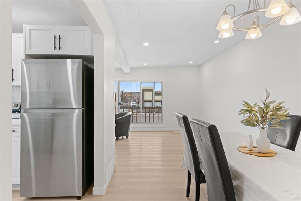 8547 47 Avenue NW, Calgary — photo 4 of 49