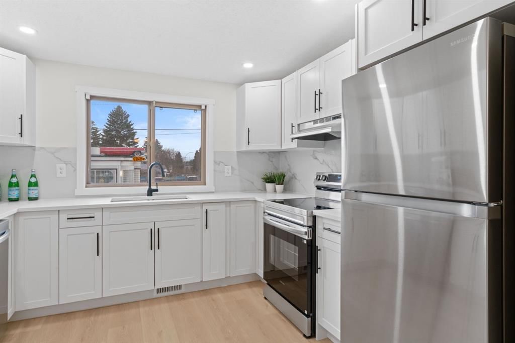 8547 47 Avenue NW, Calgary — photo 5 of 49