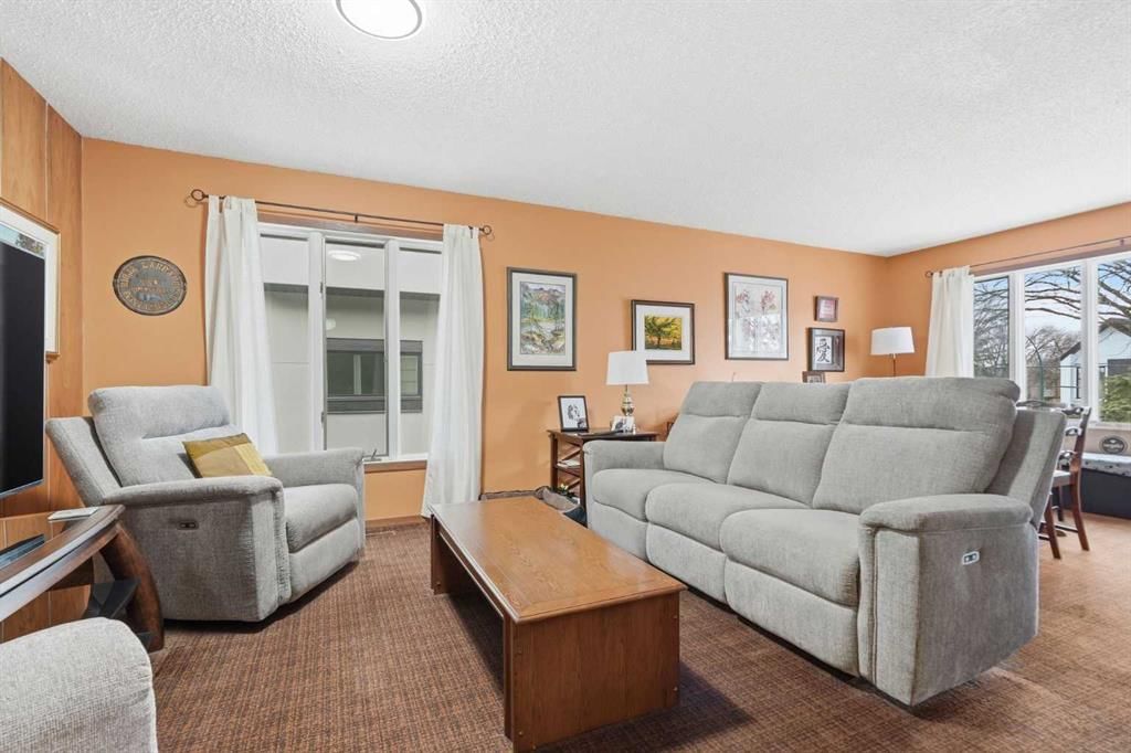 2532 7 Avenue NW, Calgary — photo 5 of 48