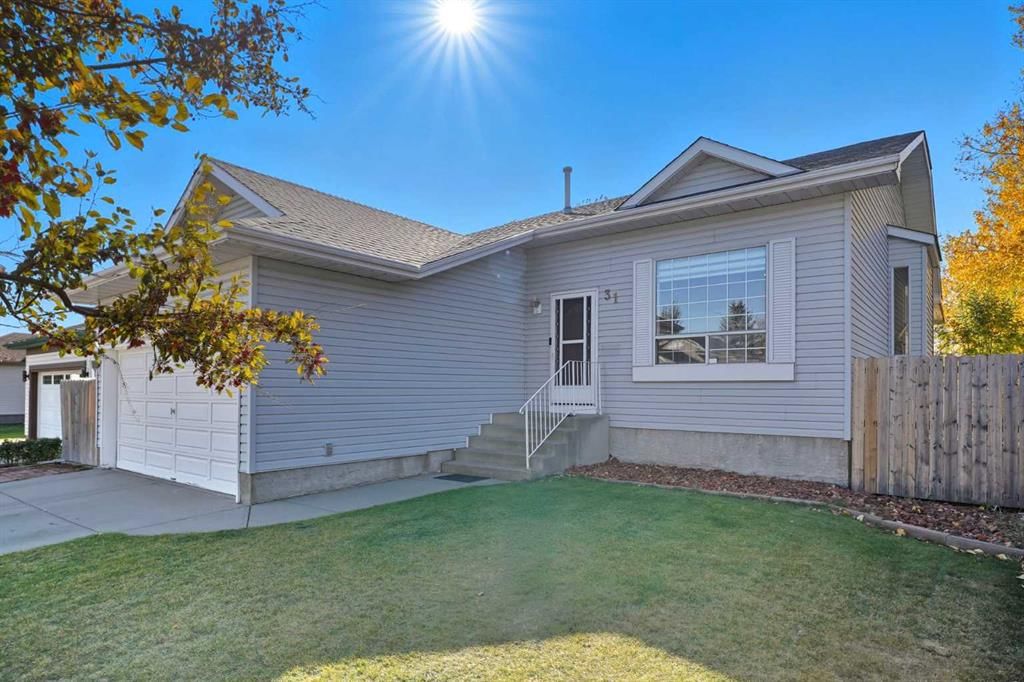31 Applegrove Crescent SE, Calgary — main listing photo