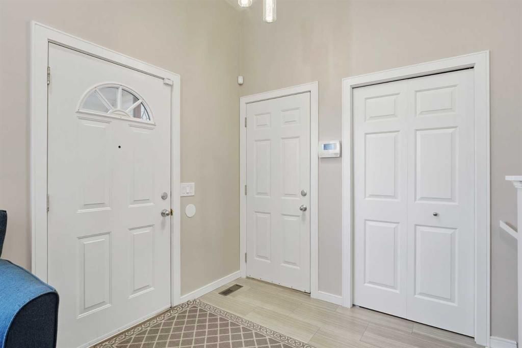 31 Applegrove Crescent SE, Calgary — photo 2 of 25