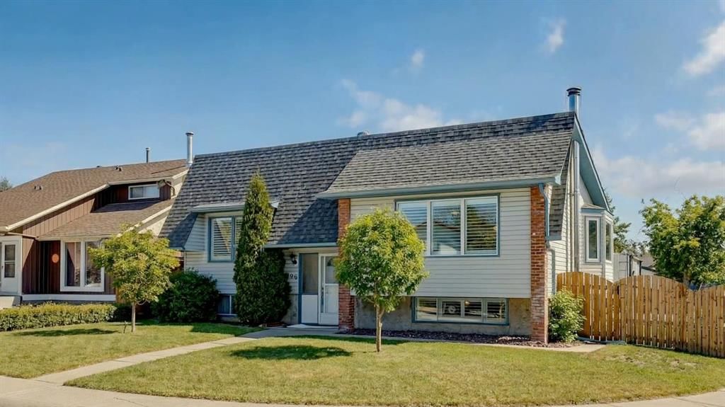 406 Queensland Place SE, Calgary — photo 2 of 47