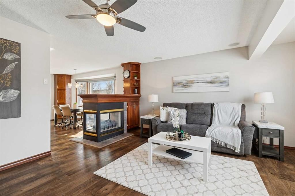 406 Queensland Place SE, Calgary — photo 4 of 47