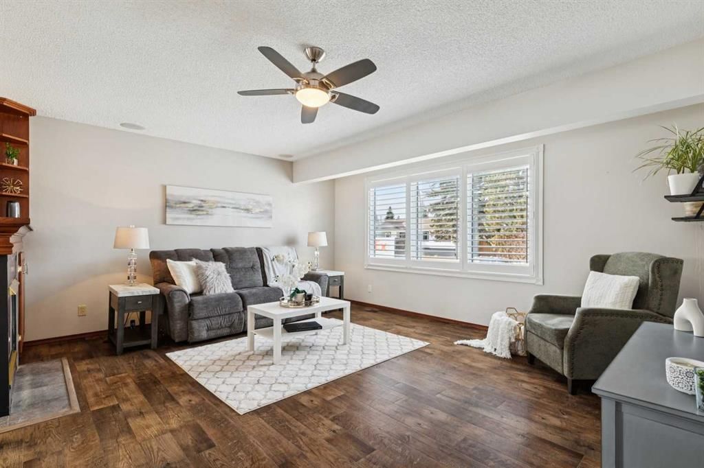 406 Queensland Place SE, Calgary — photo 5 of 47