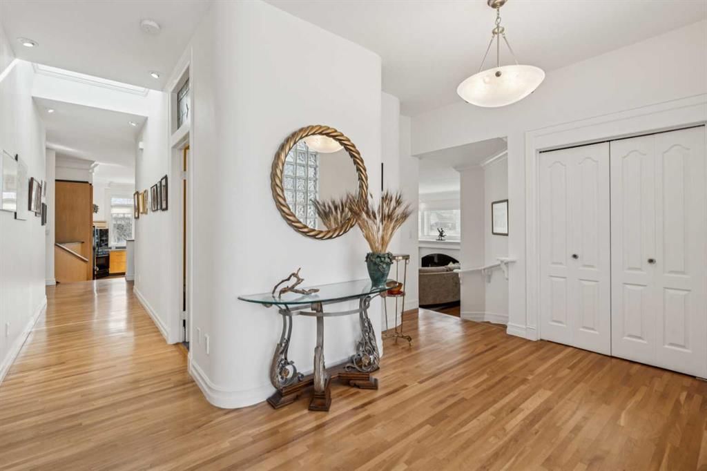 509 15 Avenue NE, Calgary — photo 5 of 48