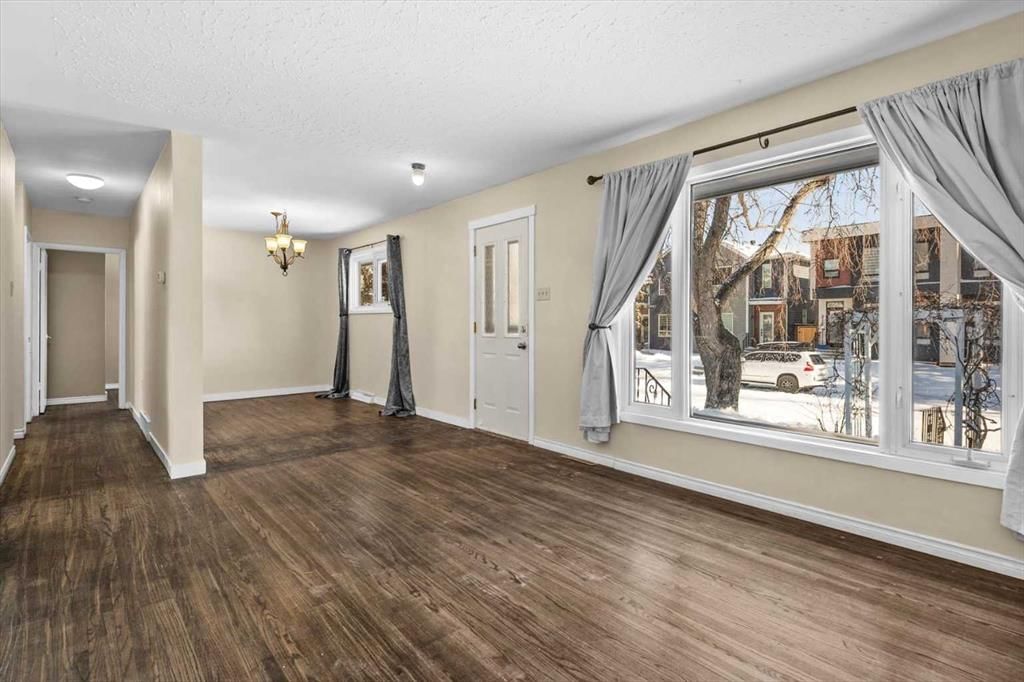 3527 42 Street SW, Calgary — photo 3 of 37