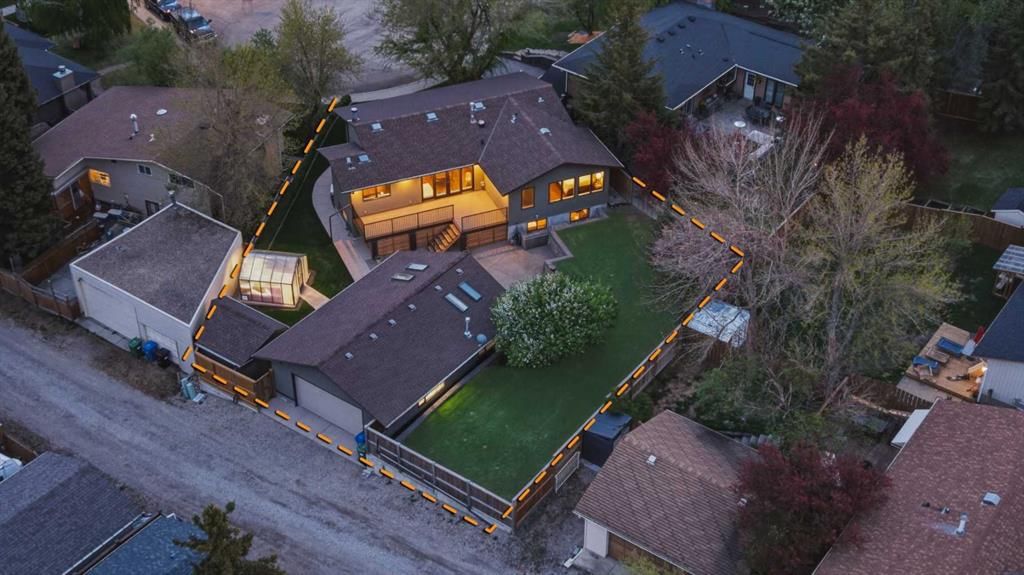 228 Cantrell Place SW, Calgary — main listing photo