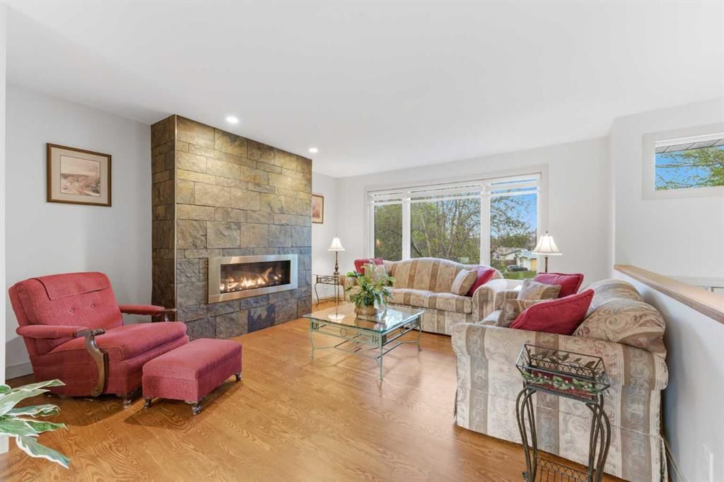 228 Cantrell Place SW, Calgary — photo 4 of 48