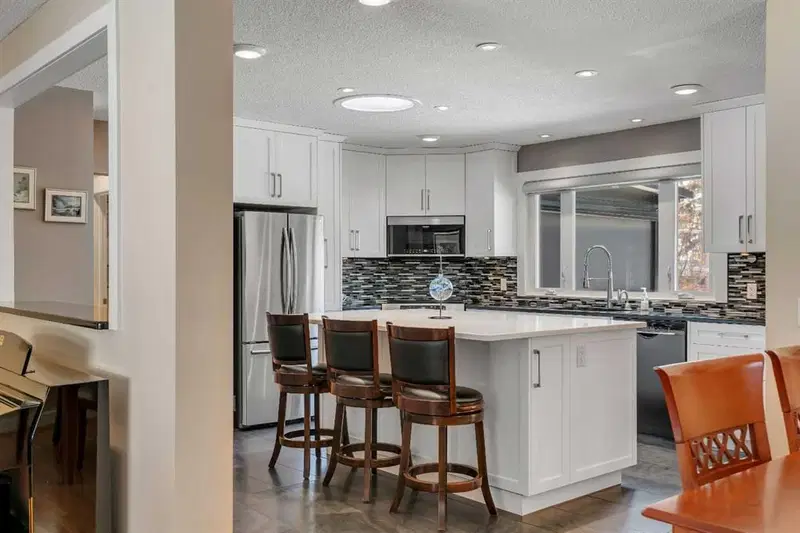 5411 Ladbrooke Drive SW, Calgary — main listing photo