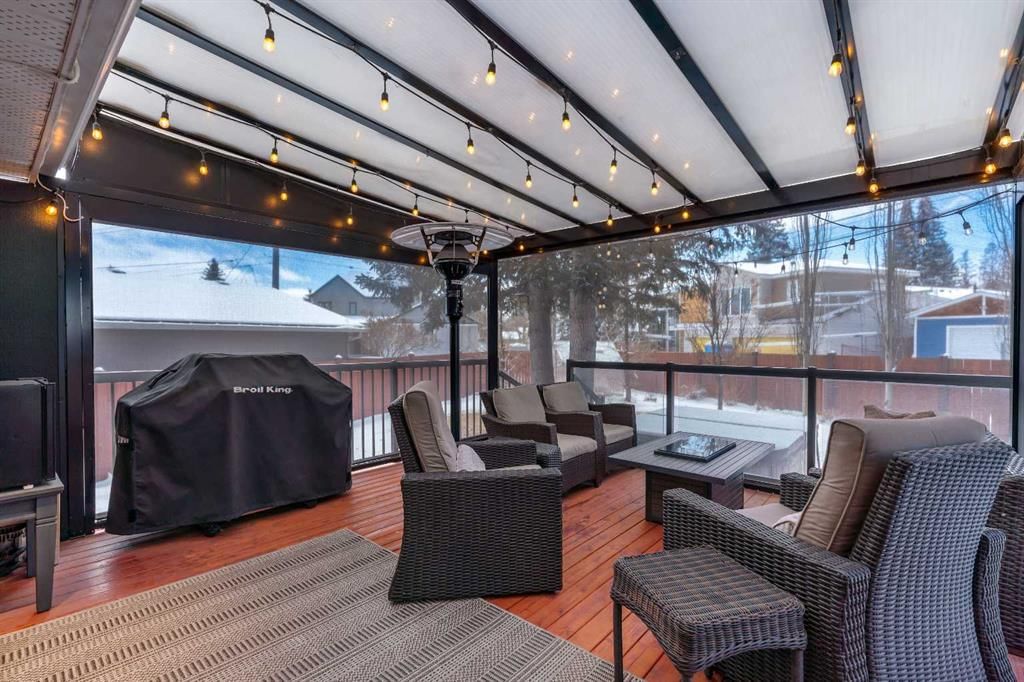 5411 Ladbrooke Drive SW, Calgary — photo 2 of 50