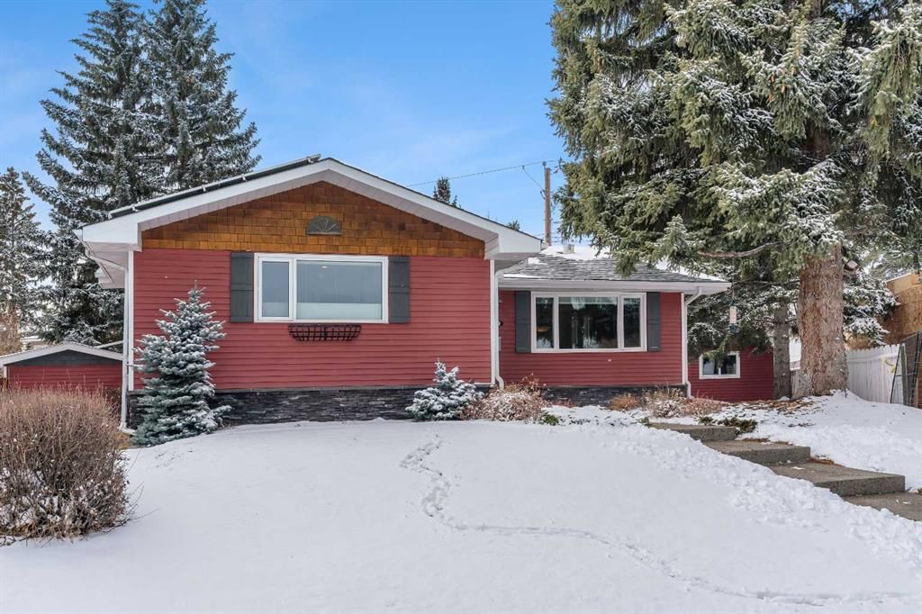 5411 Ladbrooke Drive SW, Calgary — photo 4 of 50