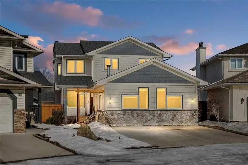 31 River Rock Manor SE, Calgary — main listing photo